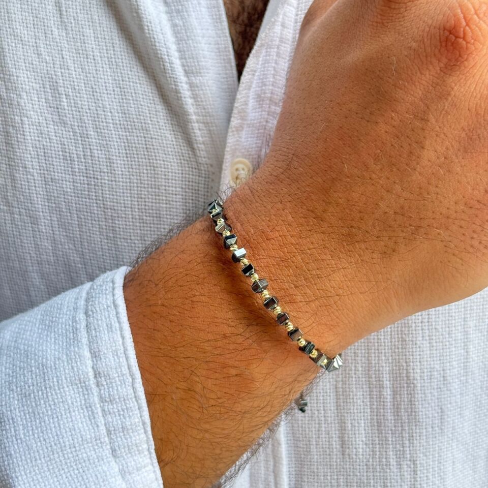 14 AYAR ÖZEL TASARIM KÜP HEMATİT TAŞLI VE ALTIN TOPLU İP BİLEKLİK