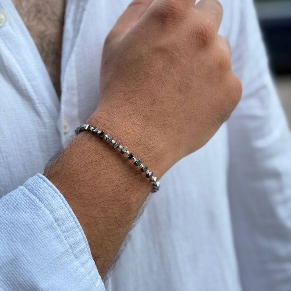 14 AYAR ÖZEL TASARIM KÜP HEMATİT TAŞLI VE ALTIN TOPLU İP BİLEKLİK