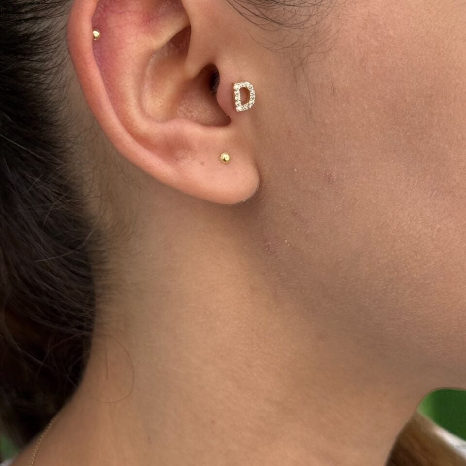 14 AYAR TAŞLI D HARFİ TRAGUS VE HELİX KÜPE