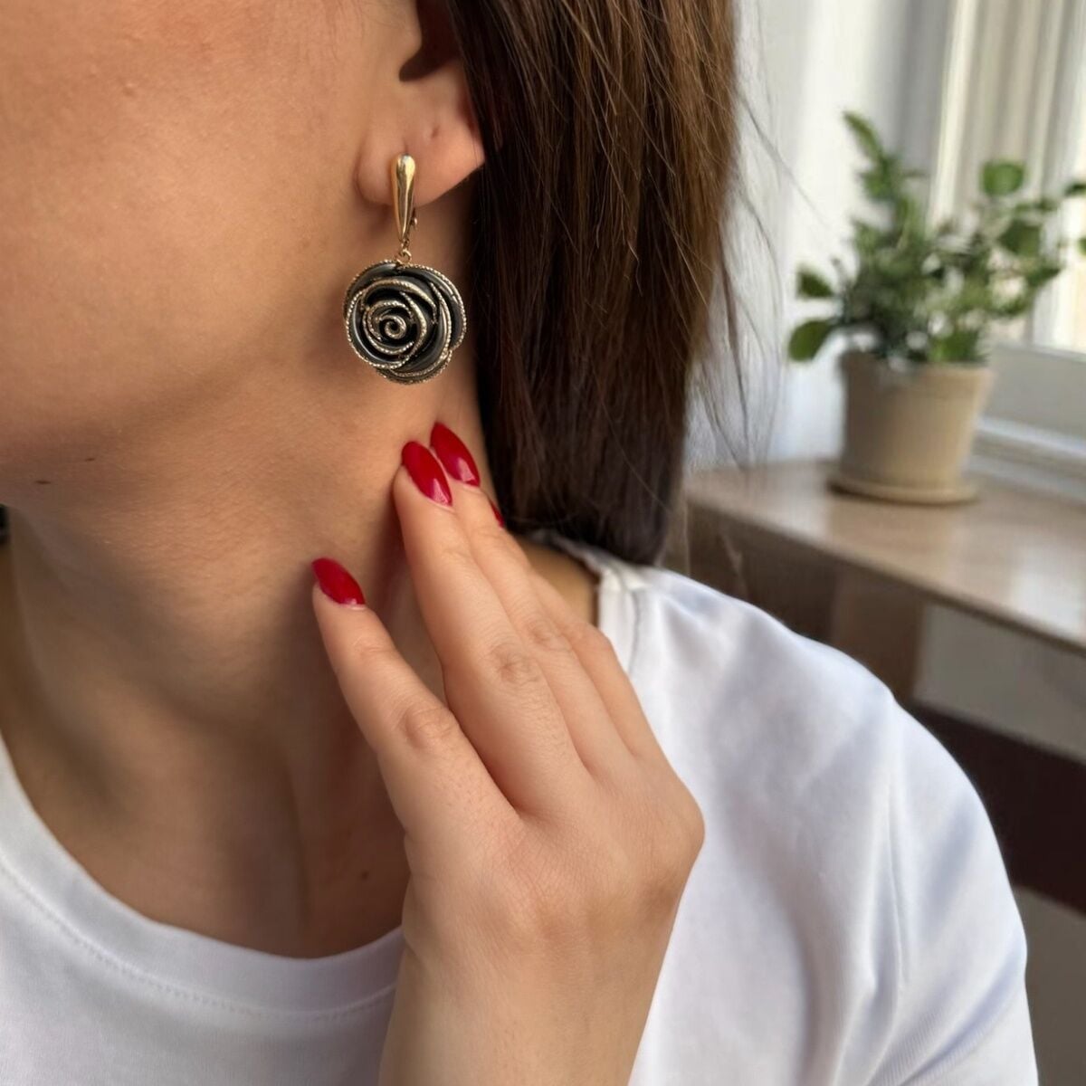 14 Ayar İtalyan Komple Altın Siyah Rodajlı İtalyan Altın Gül Küpe