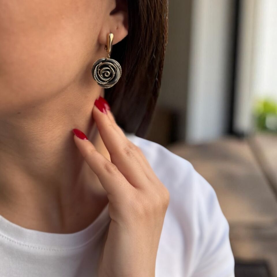 14 Ayar İtalyan Komple Altın Siyah Rodajlı İtalyan Altın Gül Küpe