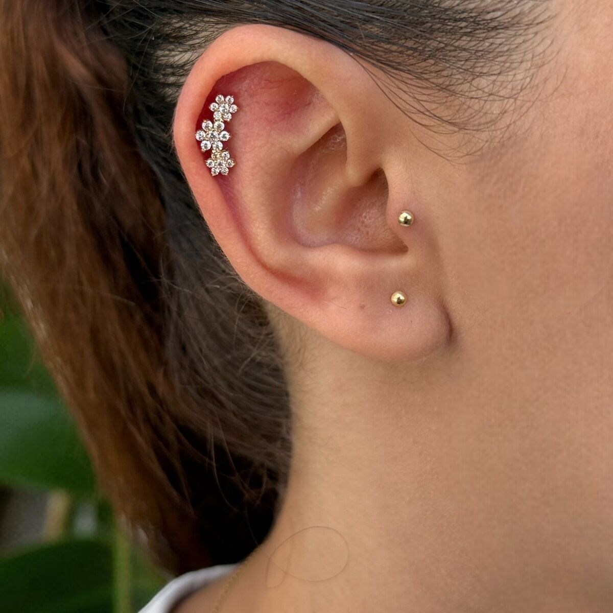 14 AYAR TAŞLI TASARIM ÜÇ ÇİÇEK TRAGUS VE HELİX KÜPE