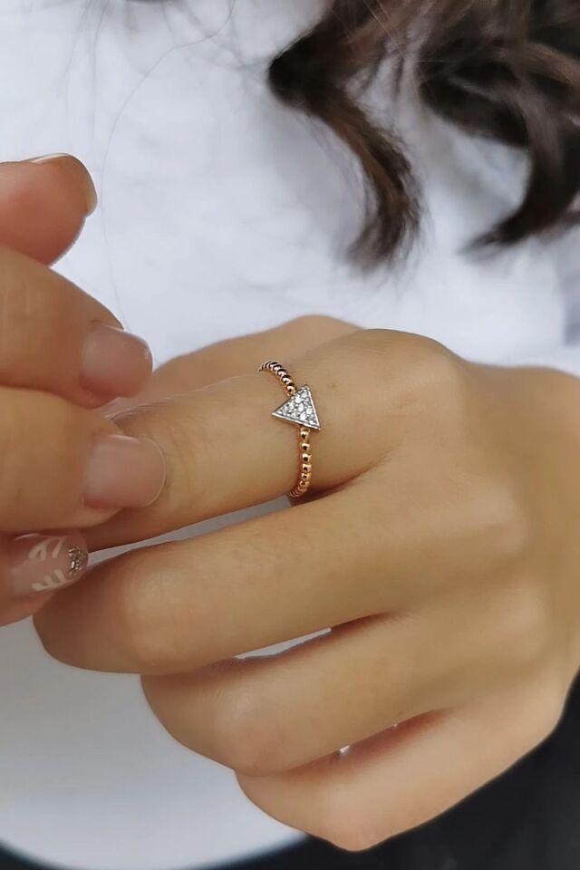 14 Ayar 0,05 Ct Pırlanta Taşlı Üçgen Tasarım Rose Altın Yüzük 18
