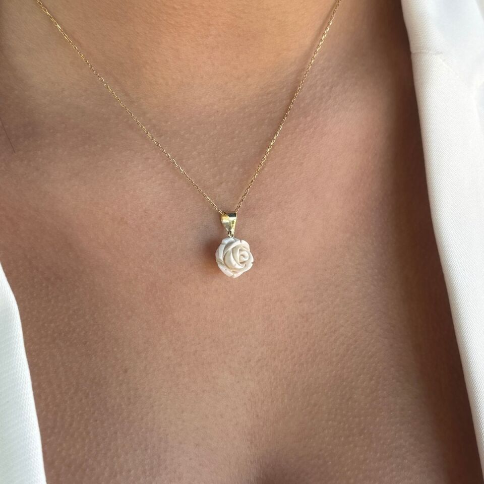 14 AYAR BEYAZ GÜL ALTIN KOLYE