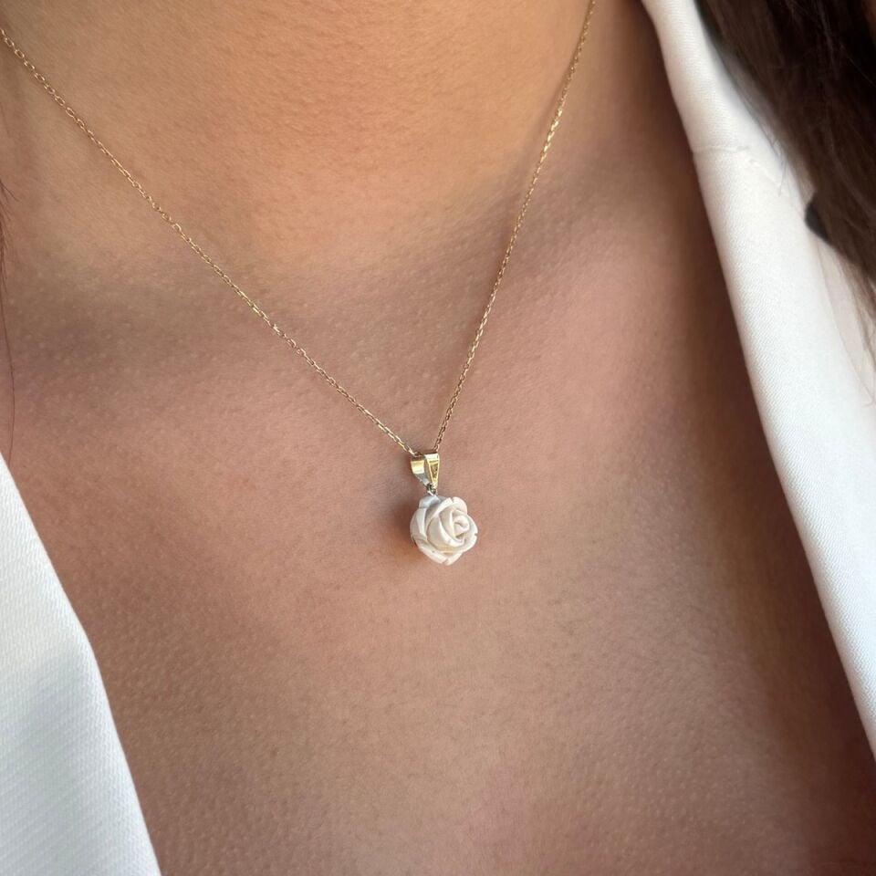 14 AYAR BEYAZ GÜL ALTIN KOLYE