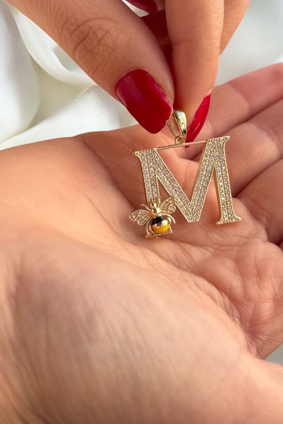 14 AYAR ARILI TAŞLI M HARFİ KOLYE UCU