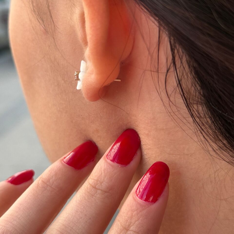 14 AYAR ÖZEL TASARIM SEDEF ÇİÇEK ALTIN KÜPE