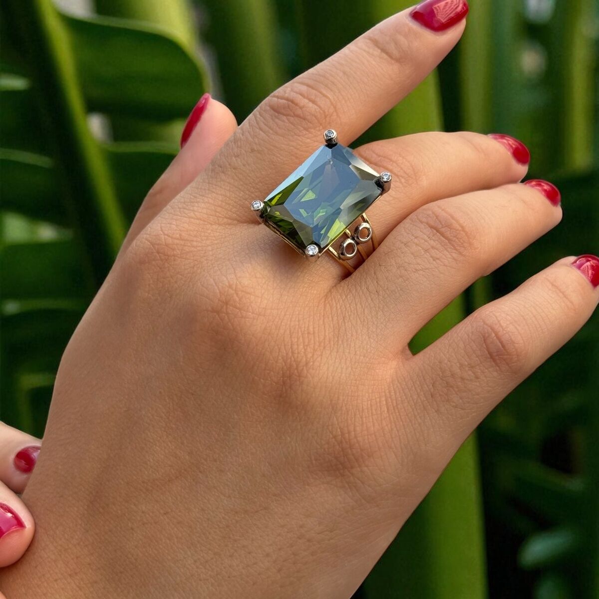 14 AYAR KRİSTAL PERİDOT TAŞLI DİKDÖRTGEN KESİM ALTIN YÜZÜK