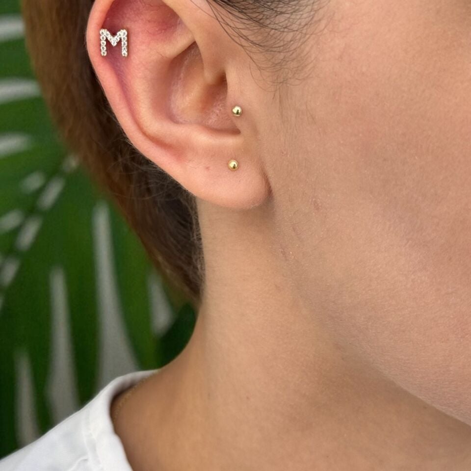 14 AYAR TAŞLI M HARFİ TRAGUS VE HELİX KÜPE