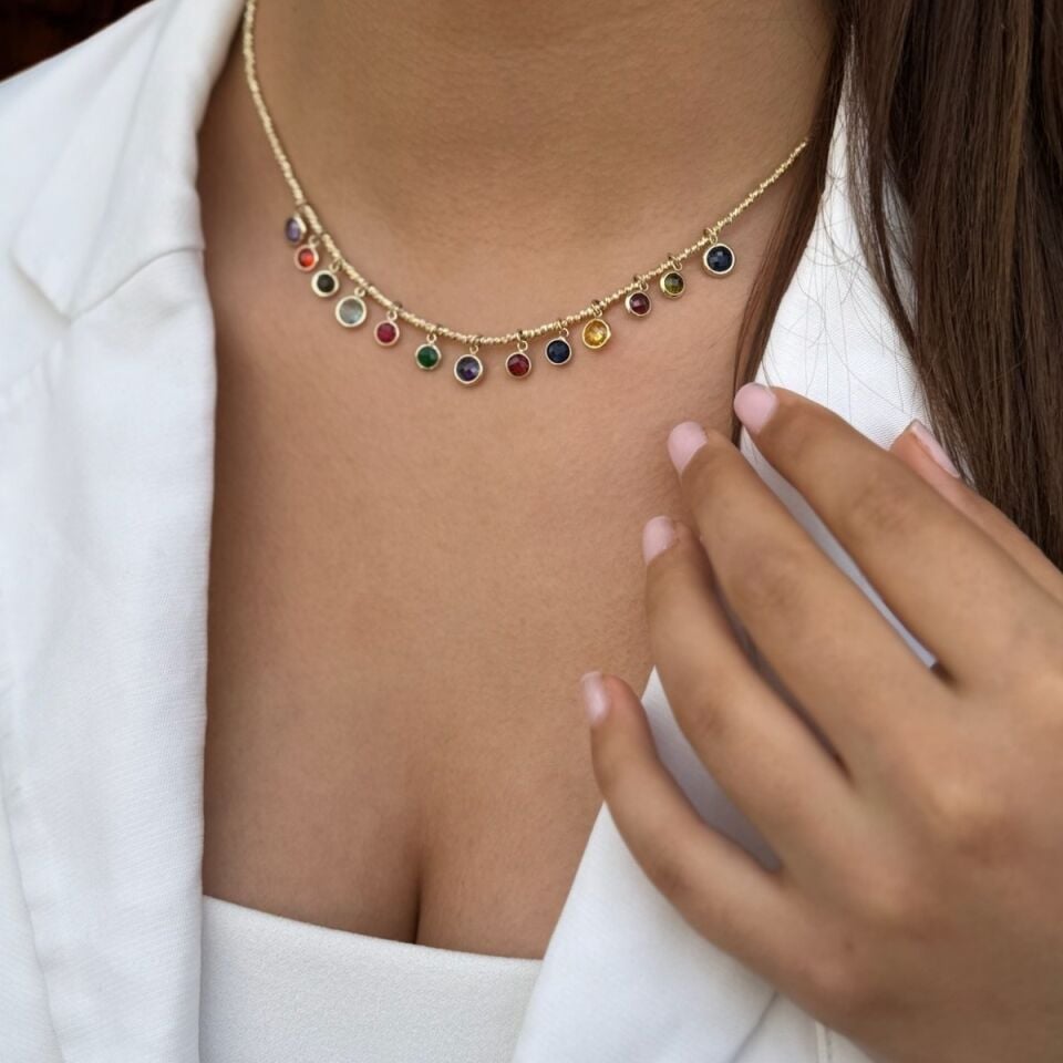 14 AYAR ÖZEL TASARIM DORİKA TOP ÜZERİNE RENKLİ KRİSTAL TAŞLI ALTIN KOLYE