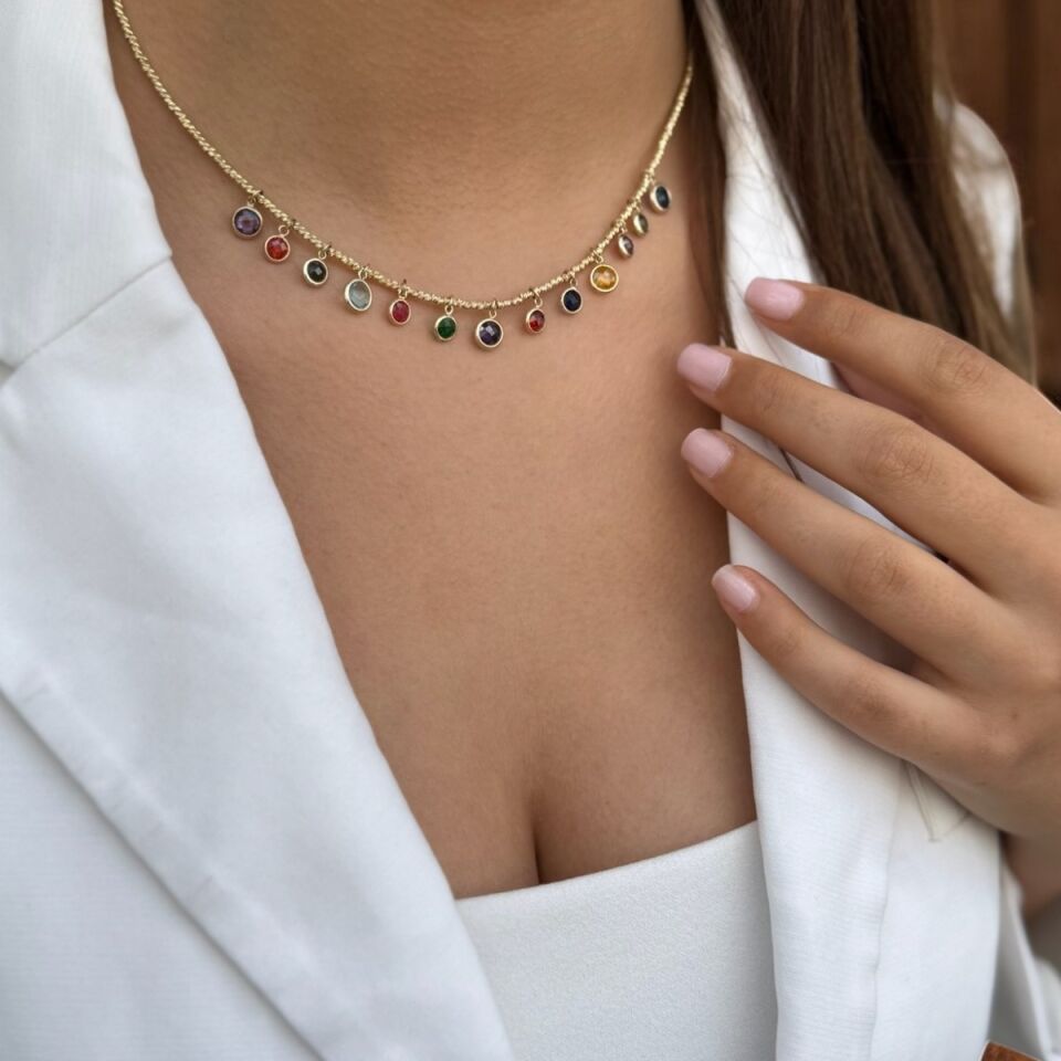 14 AYAR ÖZEL TASARIM DORİKA TOP ÜZERİNE RENKLİ KRİSTAL TAŞLI ALTIN KOLYE