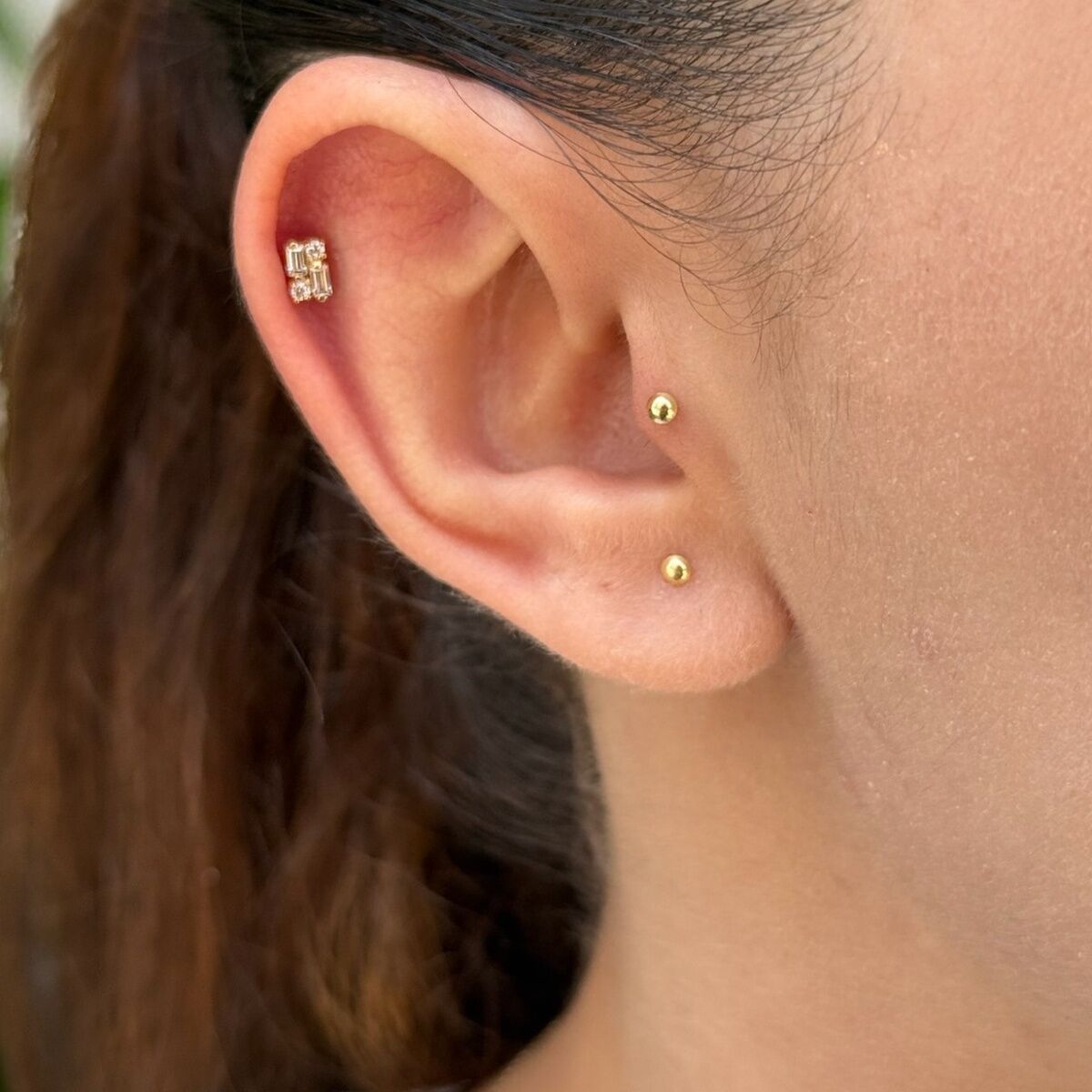 14 AYAR DİKDÖRTGEN BAGET TAŞLI TRAGUS VE HELİX KÜPE
