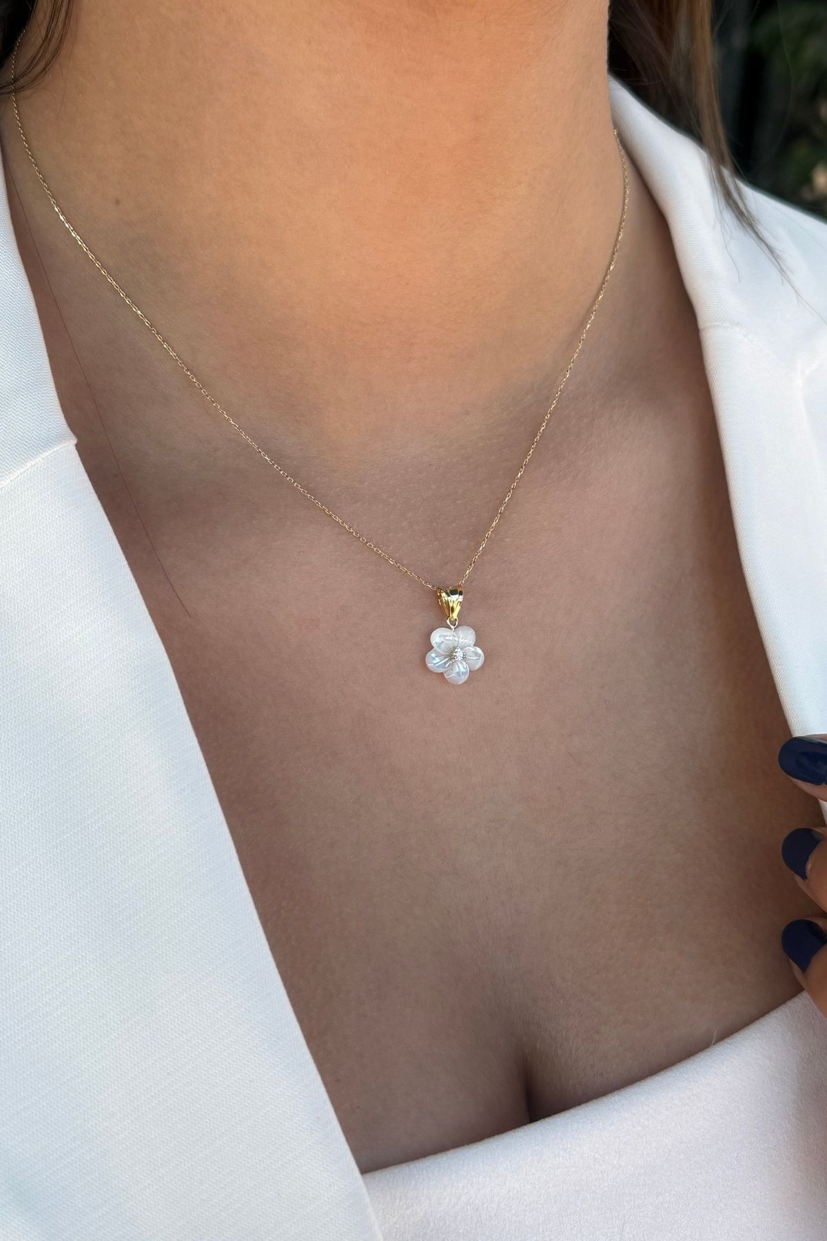 14 AYAR SEDEF ÇİÇEK UÇLU ZARİF ALTIN KOLYE