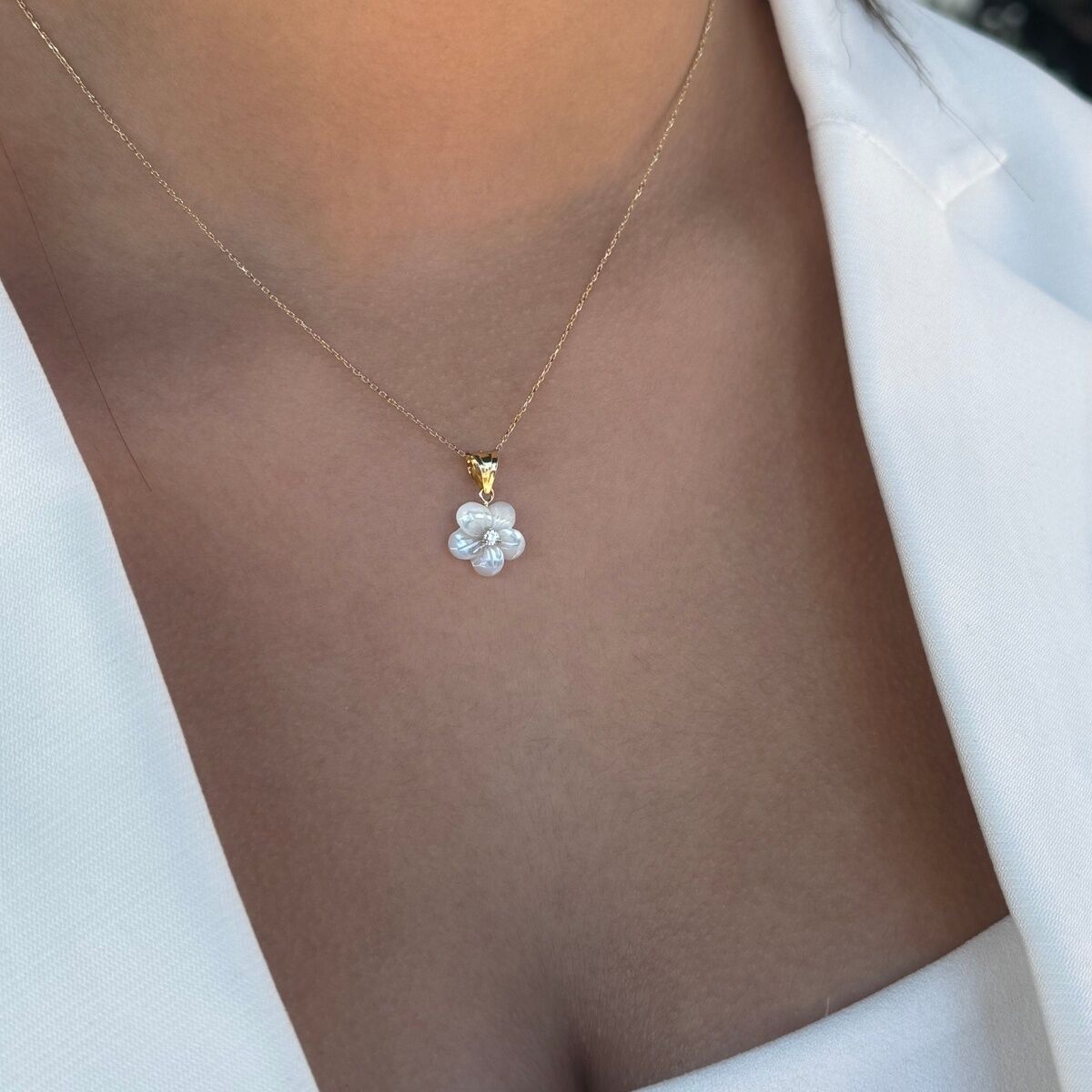 14 AYAR SEDEF ÇİÇEK UÇLU ZARİF ALTIN KOLYE