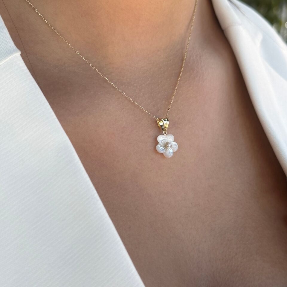 14 AYAR SEDEF ÇİÇEK UÇLU ZARİF ALTIN KOLYE