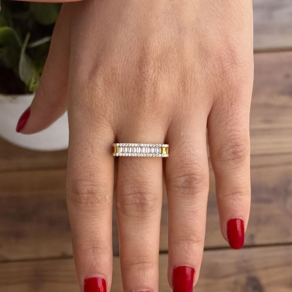 22 AYAR BAGET TAŞLI ÖZEL TASARIM ÇİZGİ YÜZÜK