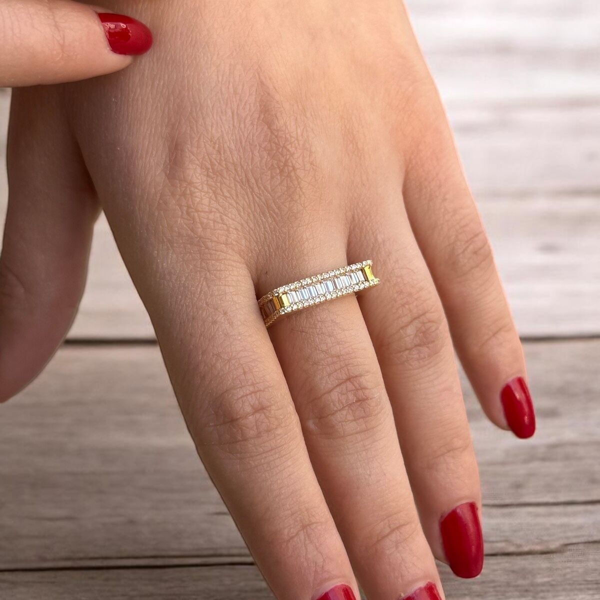 22 AYAR BAGET TAŞLI ÖZEL TASARIM ÇİZGİ YÜZÜK