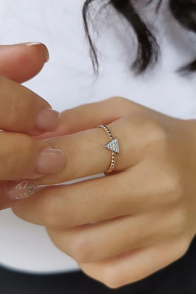 14 Ayar 0,05 Ct Pırlanta Taşlı Üçgen Tasarım Rose Altın Yüzük