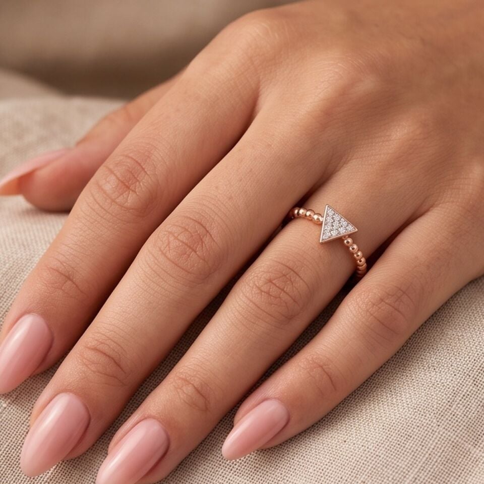 14 Ayar 0,05 Ct Pırlanta Taşlı Üçgen Tasarım Rose Altın Yüzük