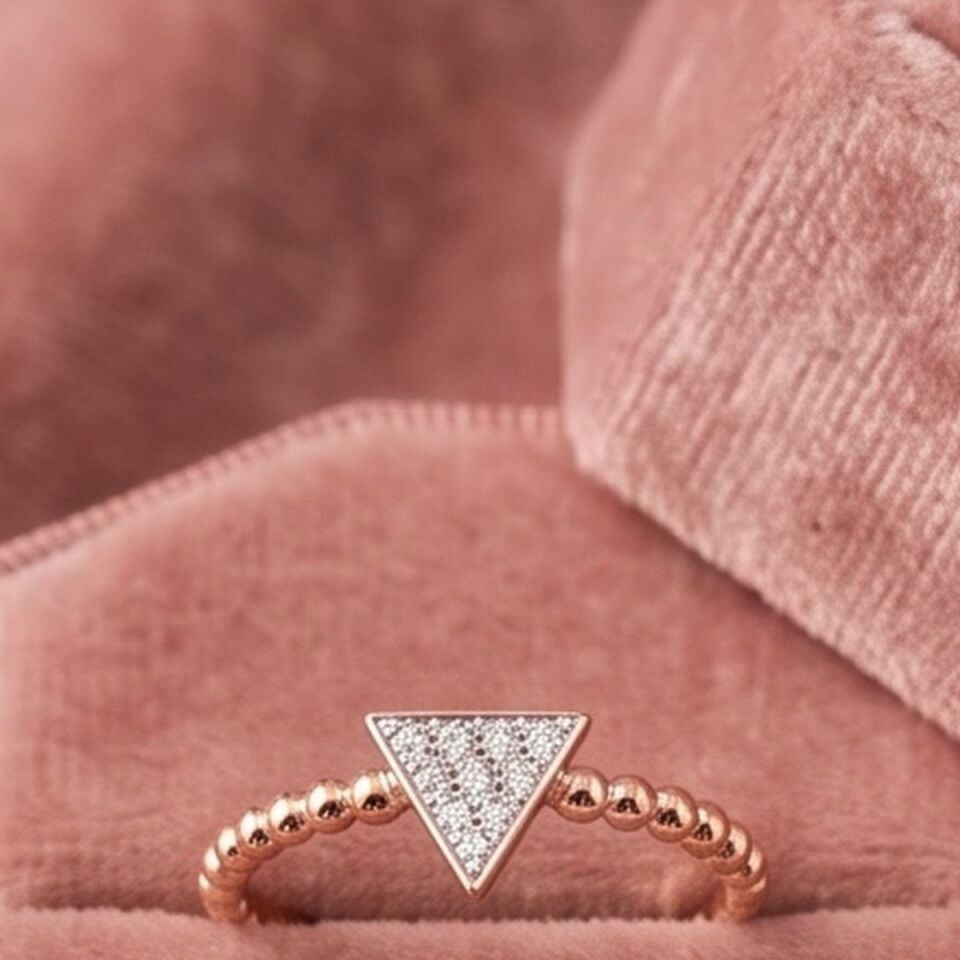 14 Ayar 0,05 Ct Pırlanta Taşlı Üçgen Tasarım Rose Altın Yüzük