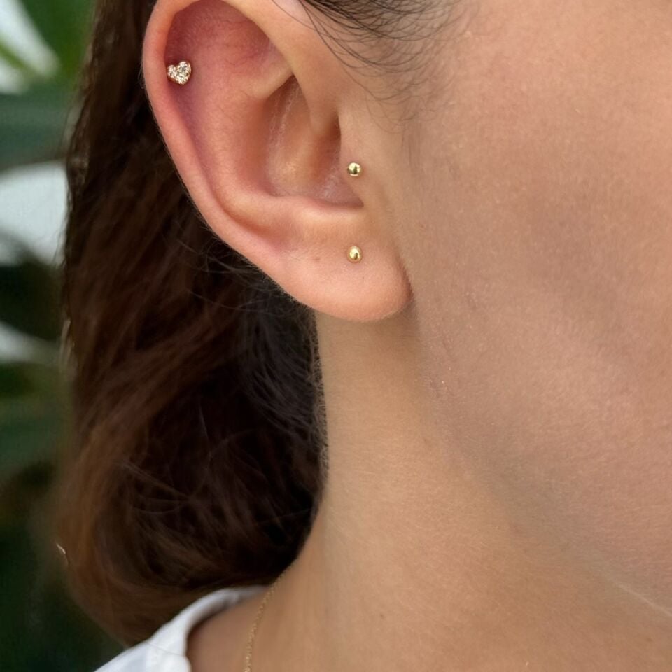 14 AYAR TAŞLI KALP TRAGUS HELİX KÜPE