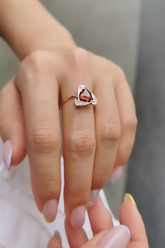 14 AYAR  GARNET TAŞLI ROSE RENGİ PIRLANTA YÜZÜK