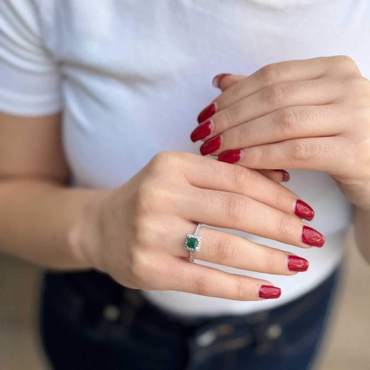 14 Ayar 0,18 Ct G Rengi Pırlanta Taşlı , 0,69 Ct Zümrüt Taşlı Pırlanta Yüzük