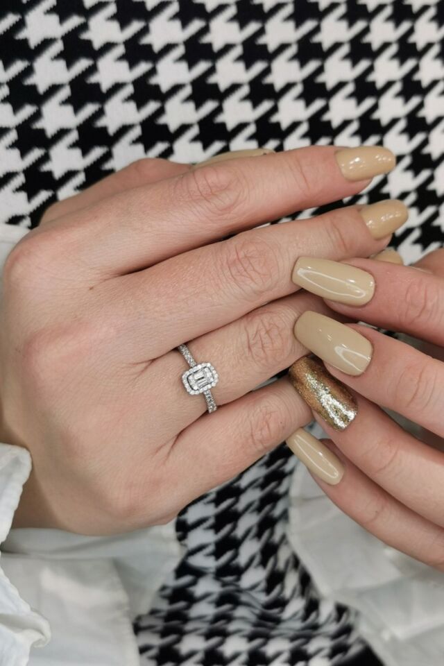 14 Ayar 0,34 Ct Baget Taşlı Pırlanta Yüzük
