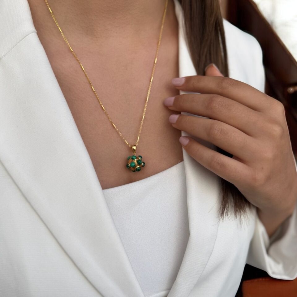 22 AYAR MALAHİT TAŞLI TOP VE İTALYAN ZİNCİRLİ ALTIN KOLYE