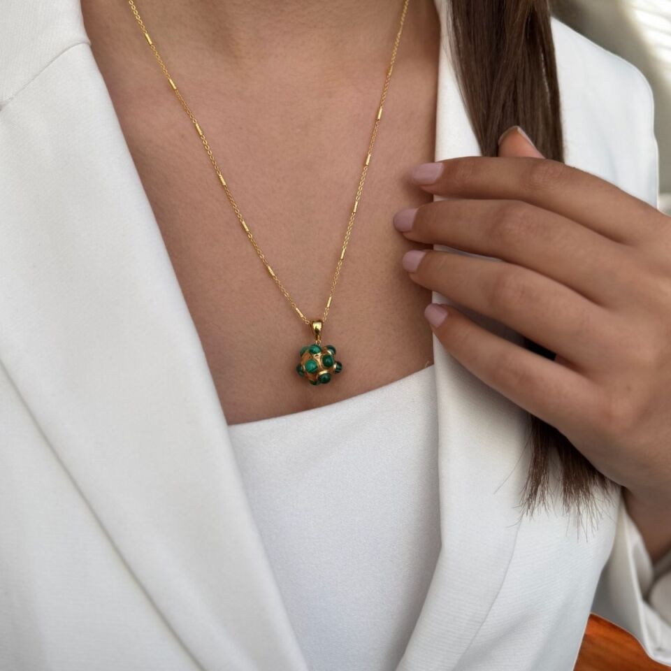 22 AYAR MALAHİT TAŞLI TOP VE İTALYAN ZİNCİRLİ ALTIN KOLYE