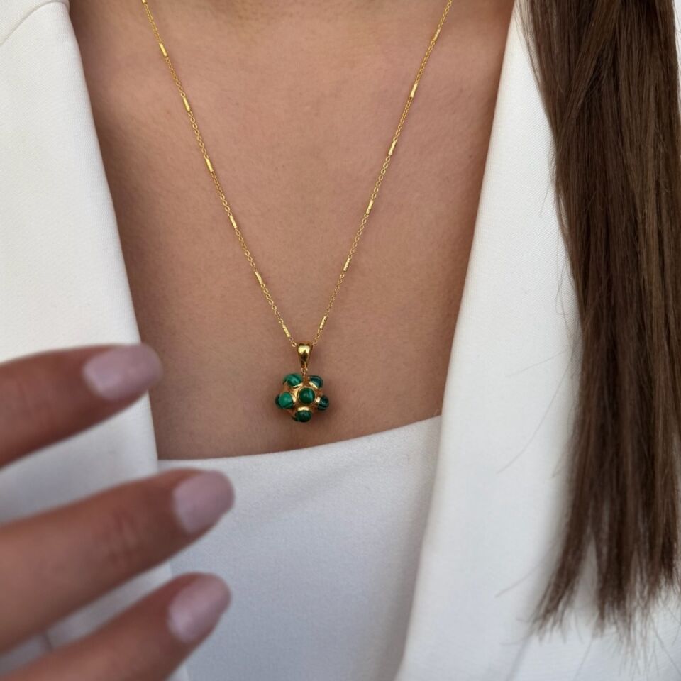 22 AYAR MALAHİT TAŞLI TOP VE İTALYAN ZİNCİRLİ ALTIN KOLYE