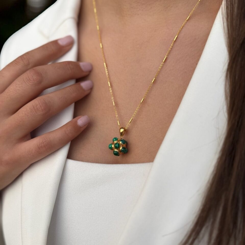 22 AYAR MALAHİT TAŞLI TOP VE İTALYAN ZİNCİRLİ ALTIN KOLYE