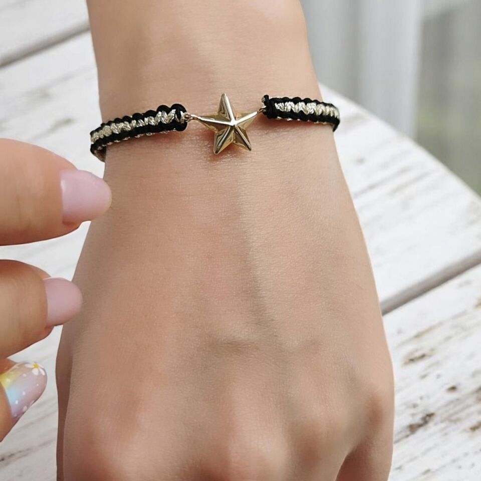 14 AYAR YILDIZ TASARIM SİYAHVE ALTIN RENGİ İPLİ BİLEKLİK