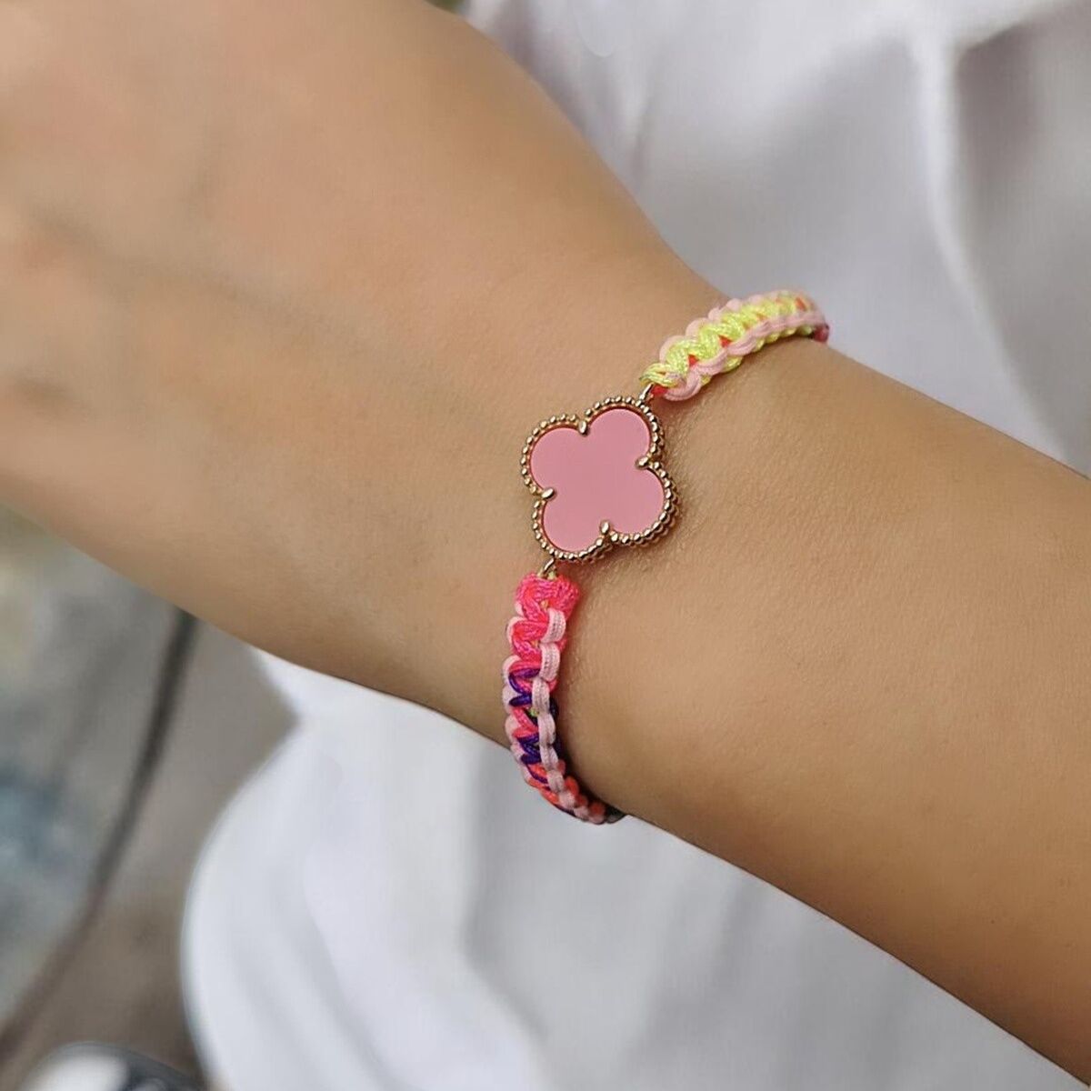 14 AYAR PEMBE TAŞLI RENKLİ İPLİ TASARIM ALTIN BİLEKLİK