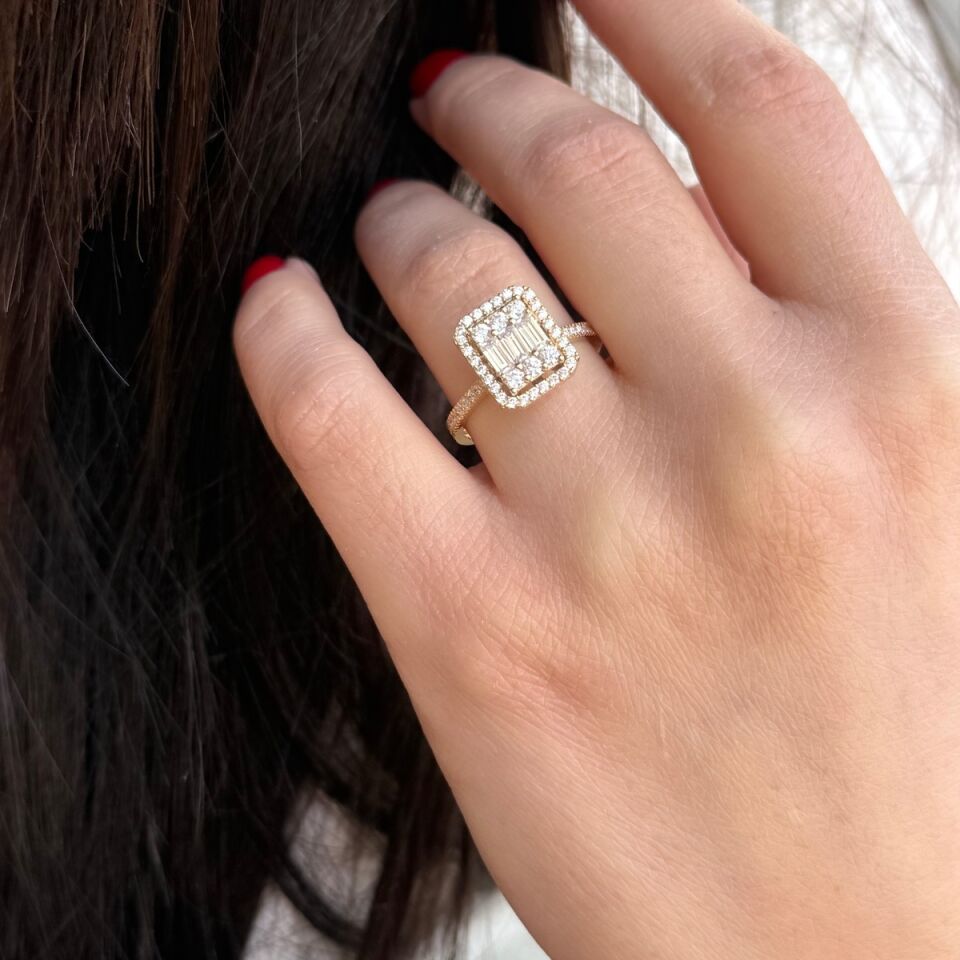 14 AYAR BAGET TAŞLI ALTIN YÜZÜK