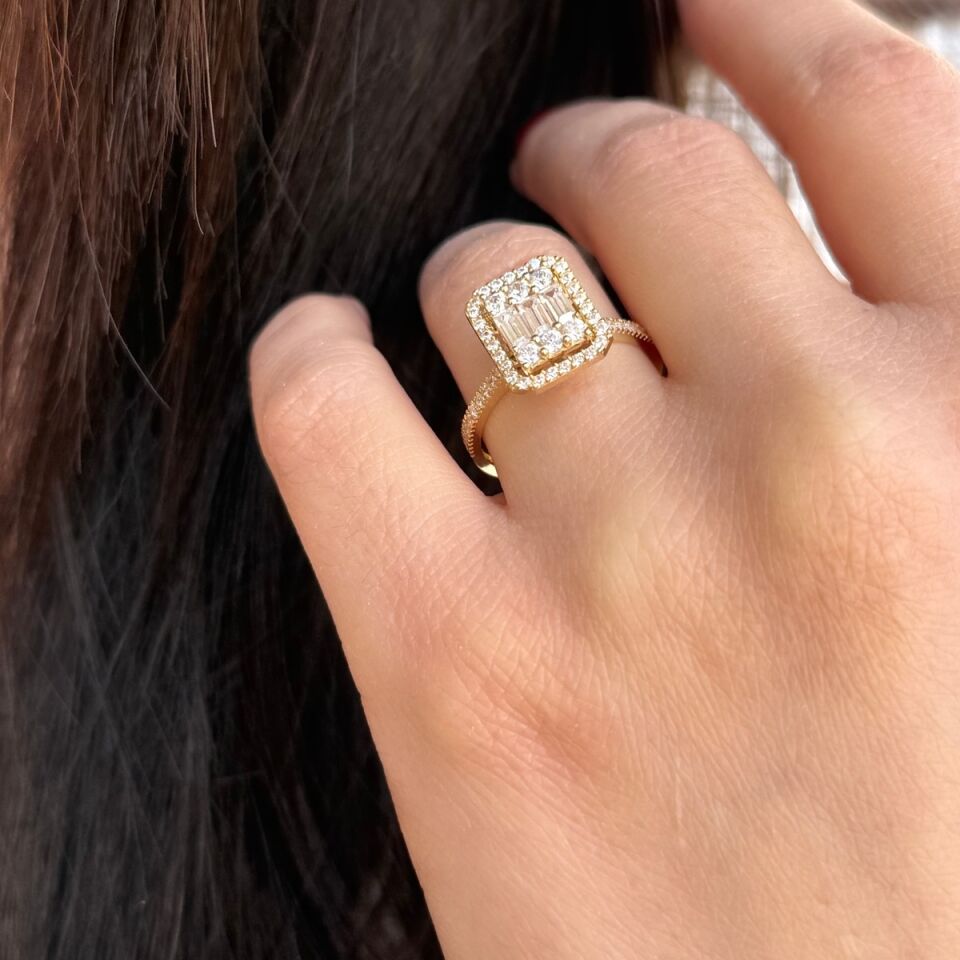 14 AYAR BAGET TAŞLI ALTIN YÜZÜK