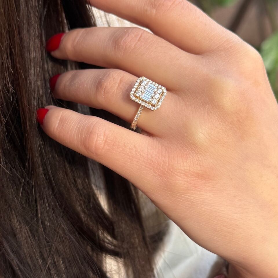 14 AYAR BAGET TAŞLI ALTIN YÜZÜK