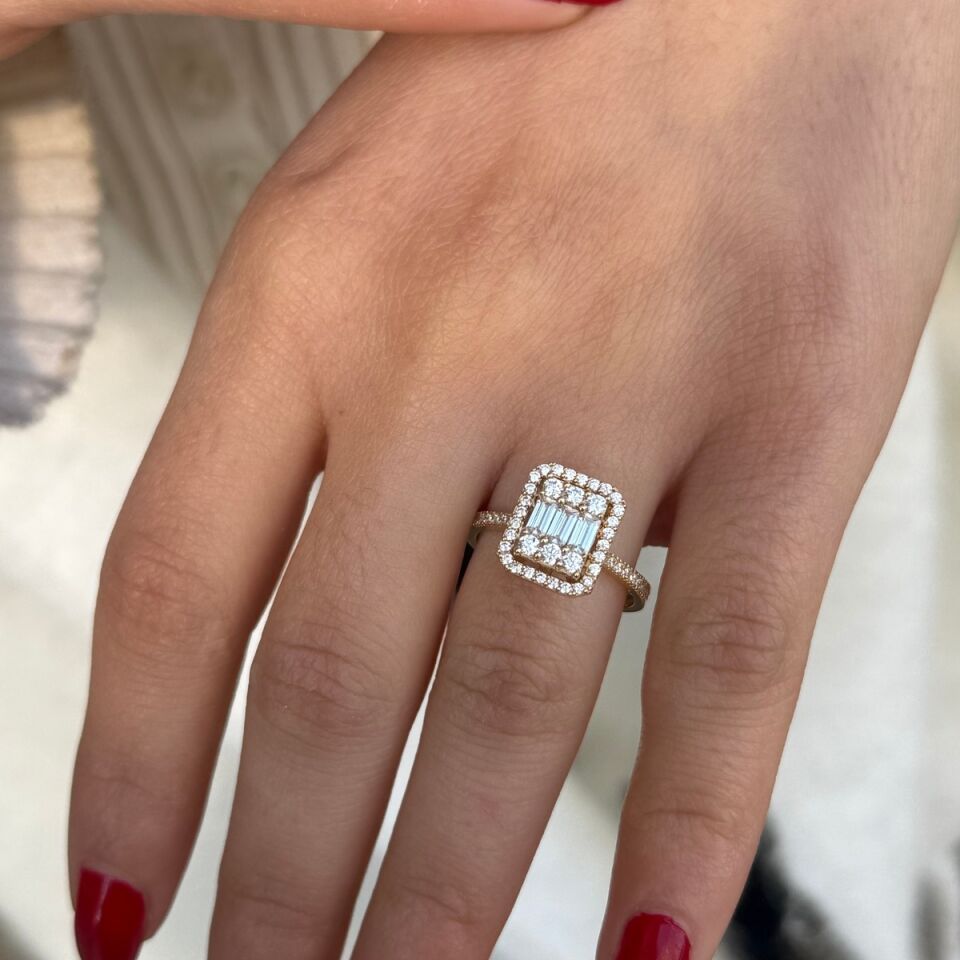 14 AYAR BAGET TAŞLI ALTIN YÜZÜK