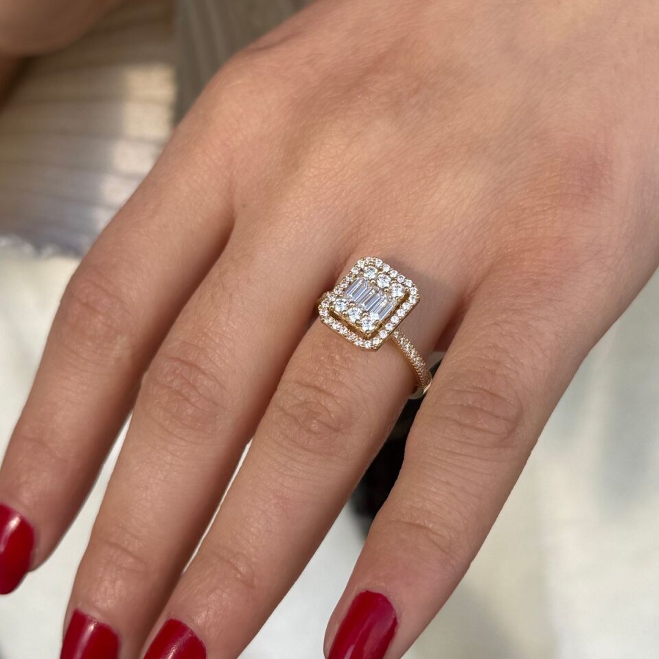 14 AYAR BAGET TAŞLI ALTIN YÜZÜK