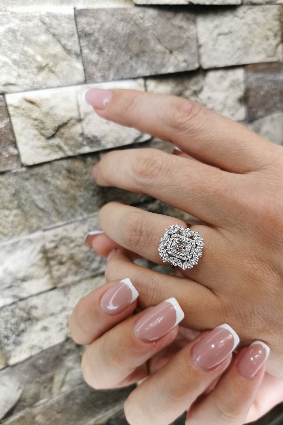 14 Ayar 0,81 Ct Baget Taşlı Özel Tasarım Pırlanta Yüzük