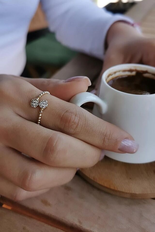 14 Ayar İtalyan Çapraz Model Yuvarlak Taşlı İtalyan Yüzük 18