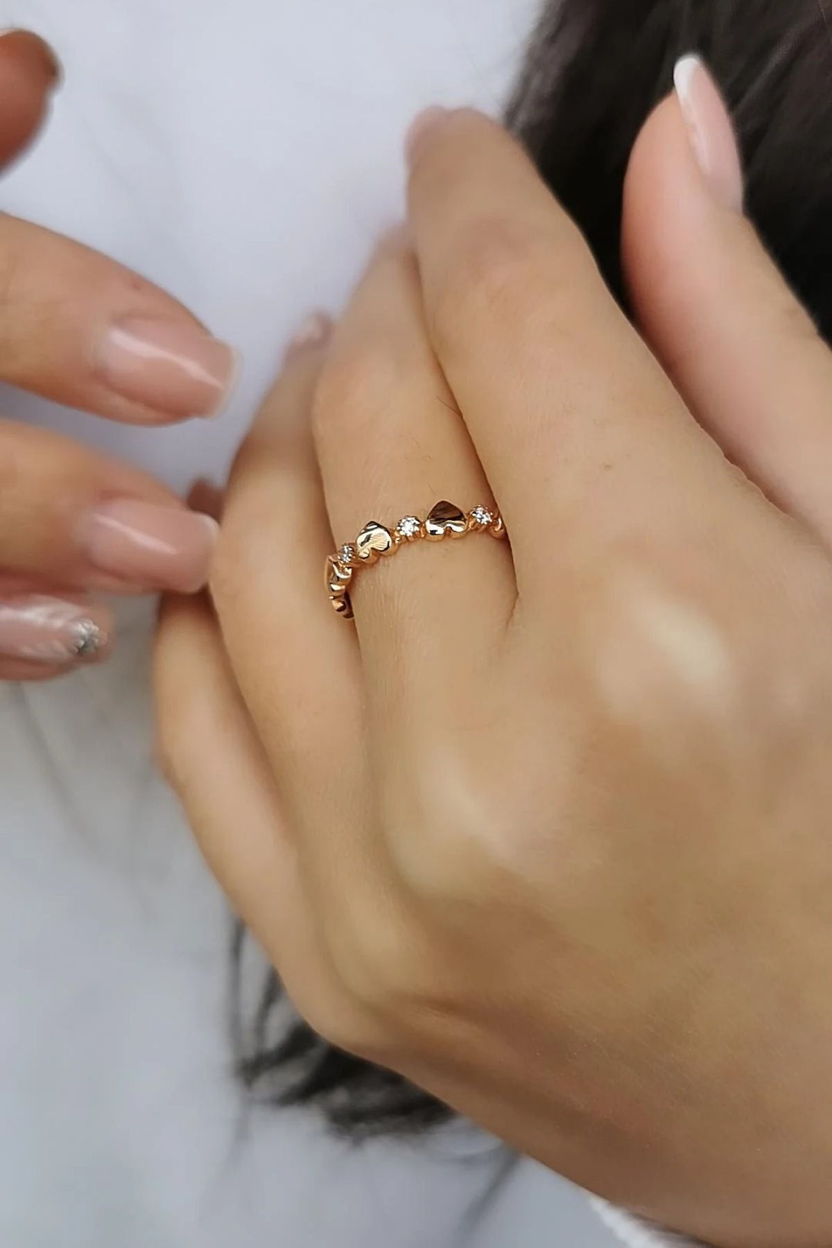 14 AYAR ROSE RENGİ KALP VE TAŞTAN OLUŞAN TASARIM ALTIN YÜZÜK