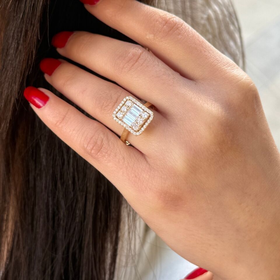 14 AYAR BAGET TAŞLI YÜZÜK