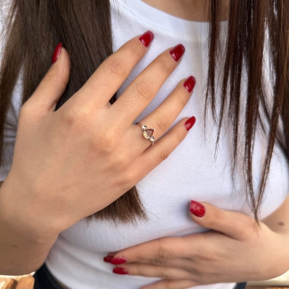 14 AYAR 0,91 CT SULTANİT TAŞLI VE 0,04 CT PIRLANTA TAŞLI BEYAZ ALTIN YÜZÜK