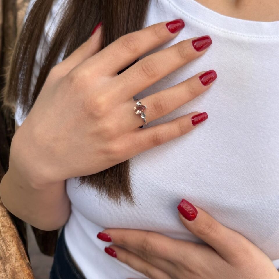14 AYAR 0,91 CT SULTANİT TAŞLI VE 0,04 CT PIRLANTA TAŞLI BEYAZ ALTIN YÜZÜK