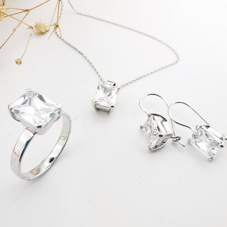 14 Ayar Beyaz Altın Baget Üçlü Takım