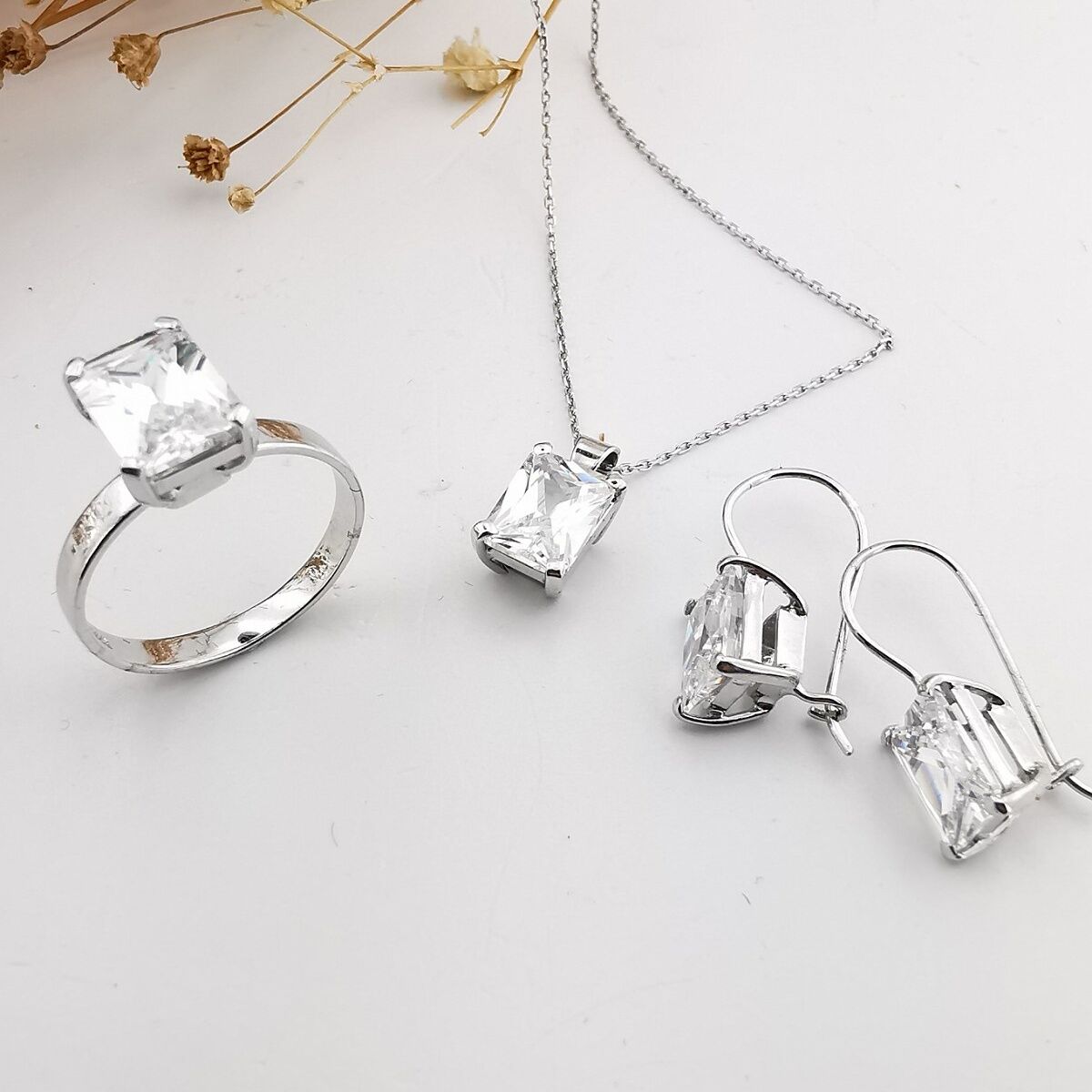 14 Ayar Beyaz Altın Baget Üçlü Takım