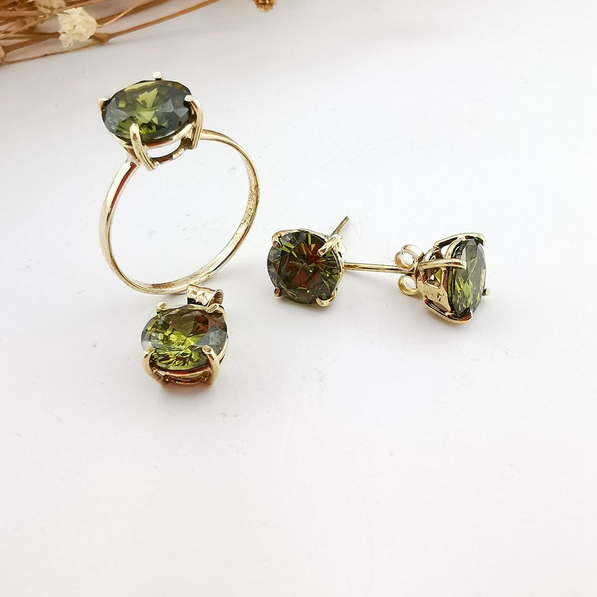 14 Ayar Peridot Taşlı El Yapımı Yuvarlak Altın Takım