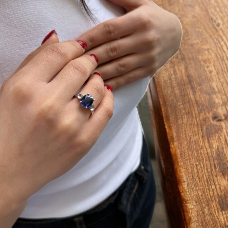 14 AYAR 3,78 CT SAFİR TAŞLI VE 0,04 CT PIRLANTA TAŞLI BEYAZ ALTIN YÜZÜK