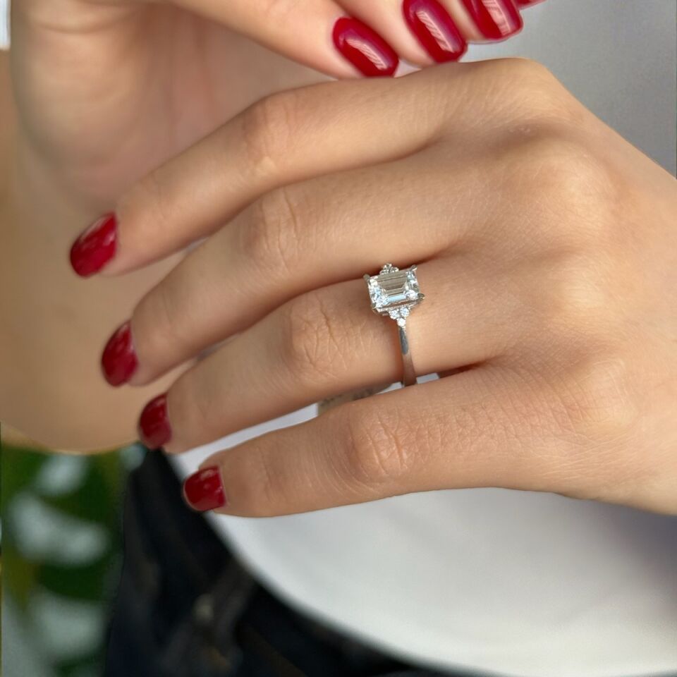 14 AYAR BAGET TAŞLI TEKTAŞ YÜZÜK